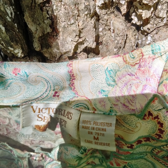 ⬇️ Price Drop!⬇️ Vintage Victoria's Secret Camisole in size M - Picture 4 of 4